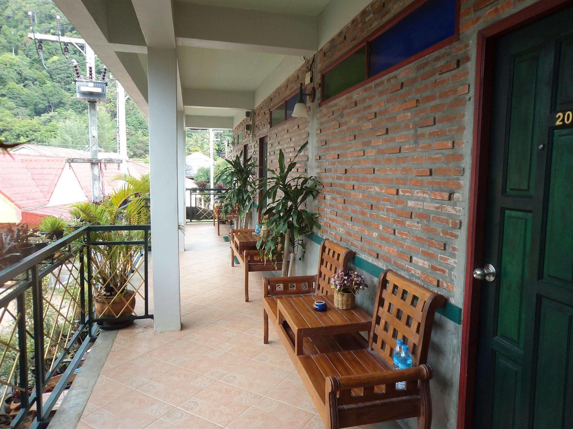Hotel Baan Por Jai Ko Lanta Exterior foto