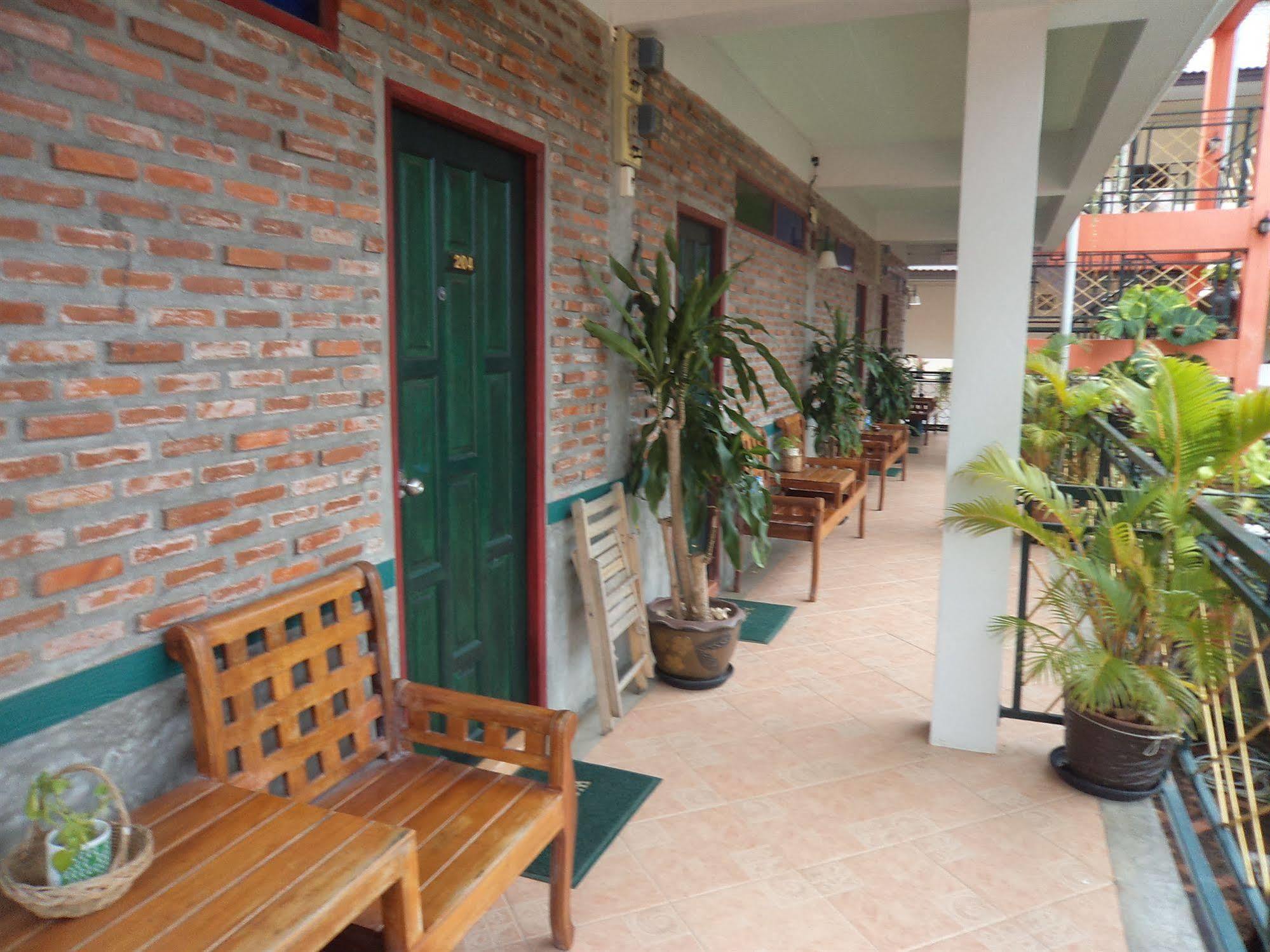 Hotel Baan Por Jai Ko Lanta Exterior foto